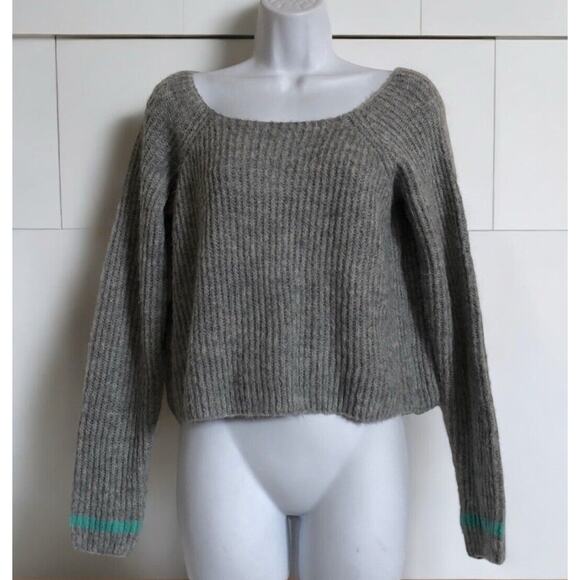 Fashion Nova cropped Soft gray sweater with aqua stripe On Sleeve Women’s Size S - Picture 2 of 9